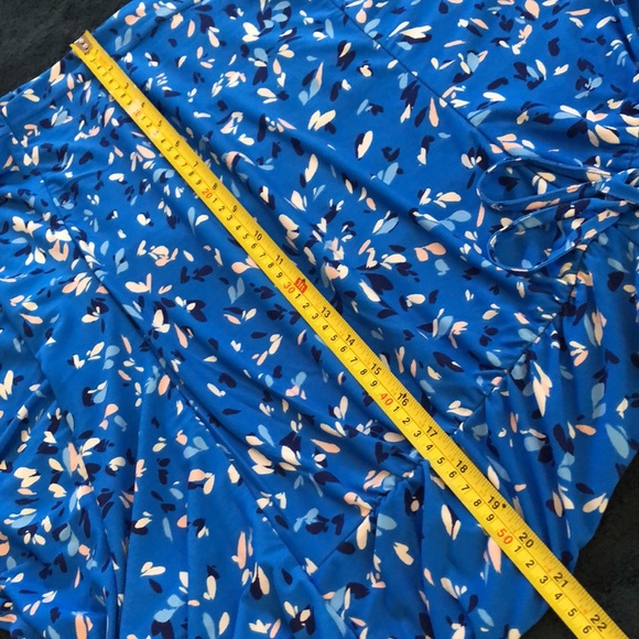 Vince Camuto off v-neck, pretty scrunched shirt sleeves fit & flare dress - Picture 15 of 15